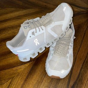 Women’s white on cloud sneakers